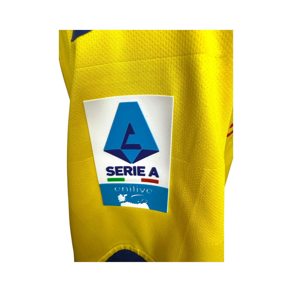 Patch Serie A Enilive sulla manica della maglia Hellas Verona 2025/26