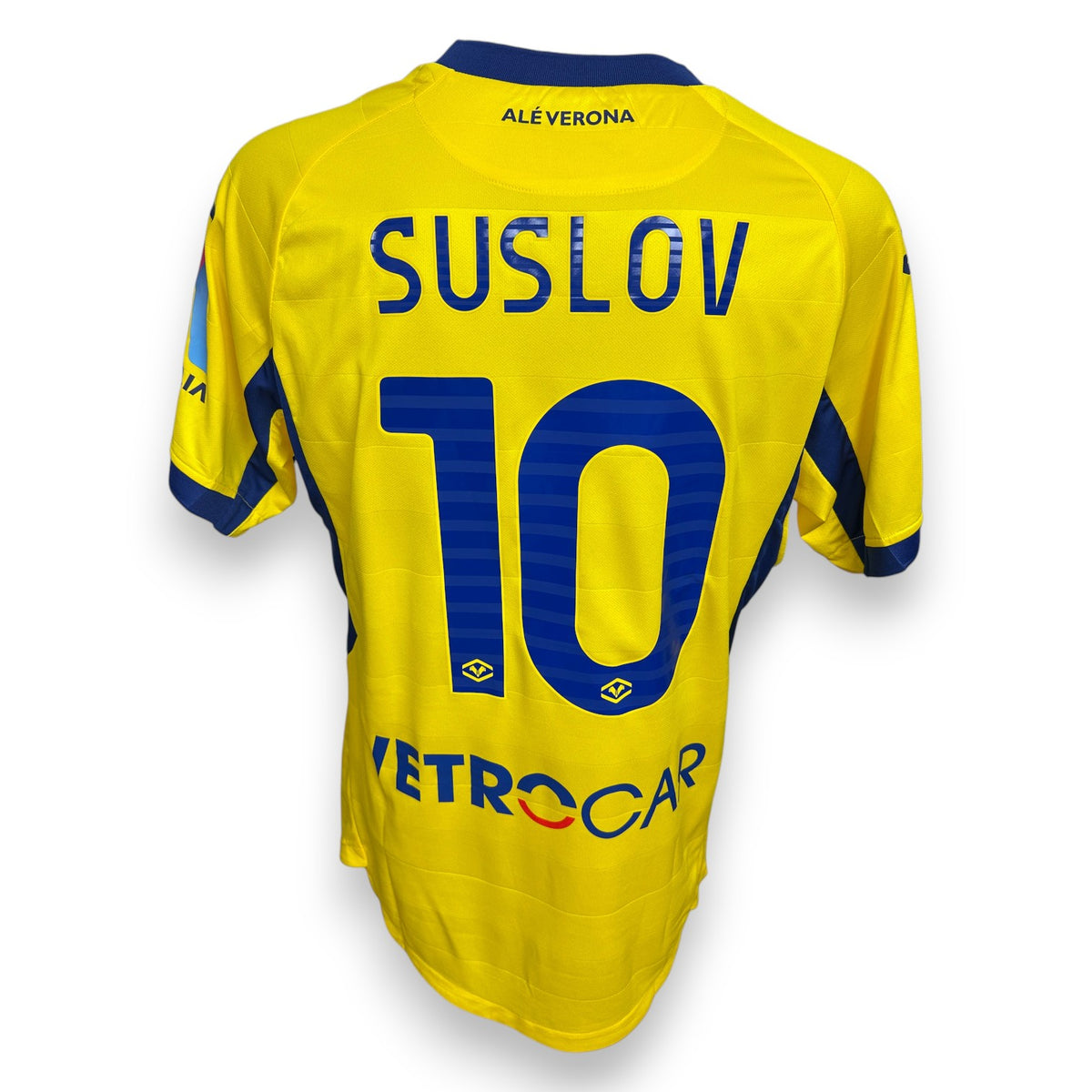 Retro maglia Hellas Verona Away 2025/26 con nameset originale Suslov 10 e sponsor Vetrocar