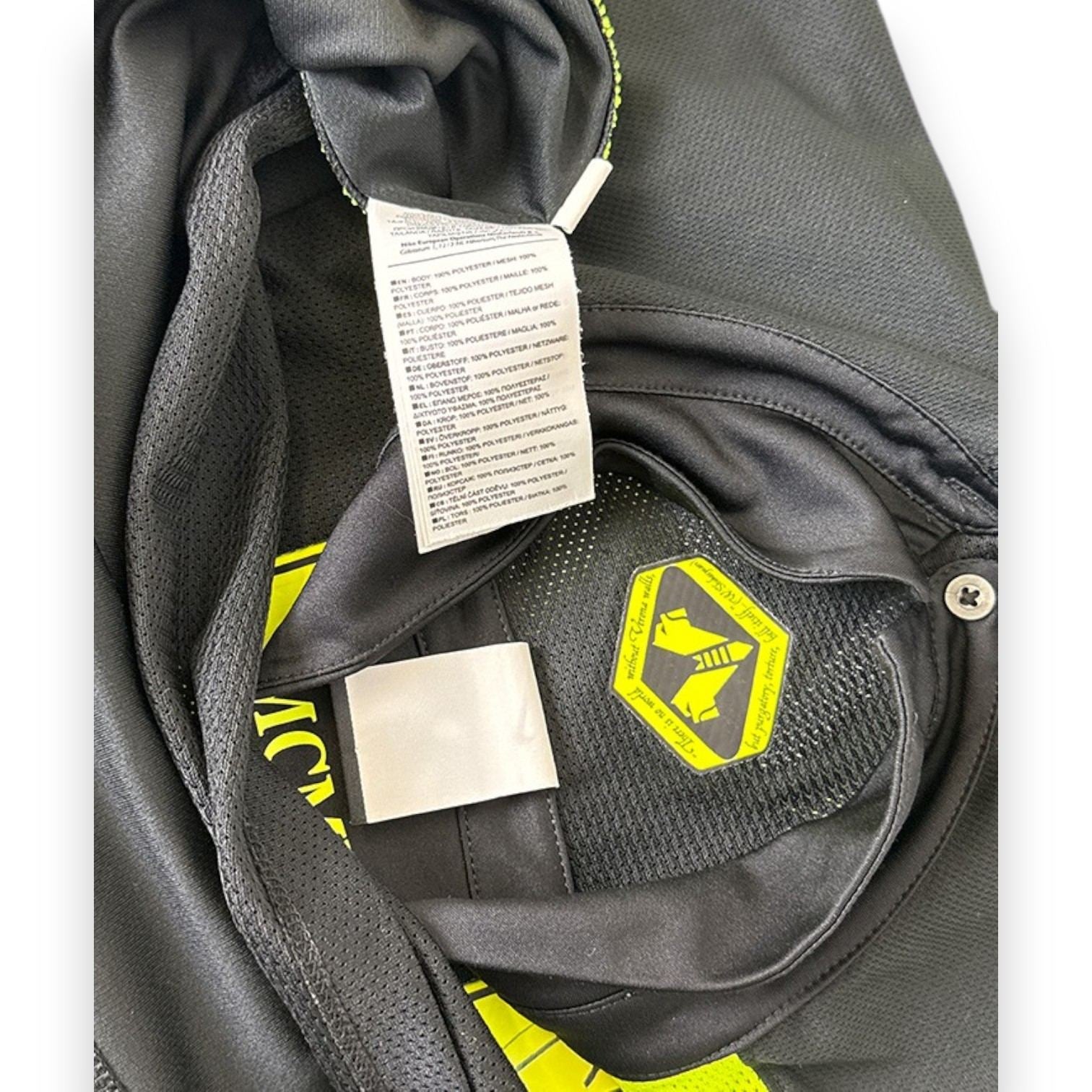 Etichetta interna maglia Hellas Verona 2015-16 – Nike Dri-FIT 100% poliestere – Made in Thailand – patch celebrativa Mastini