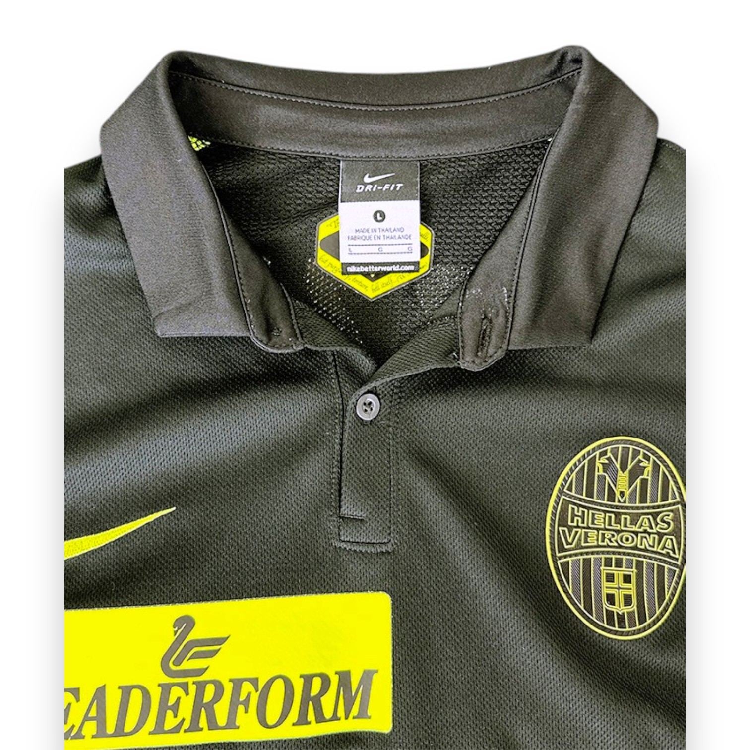 Colletto polo Nike Dri-FIT taglia L maglia Hellas Verona Away 2015-16 – etichetta Made in Thailand – scudetto Hellas Verona