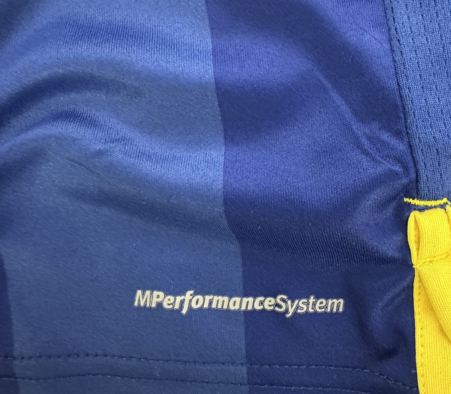 Dettaglio tecnologia MPerformanceSystem Macron su maglia Hellas Verona Home 2020-21
