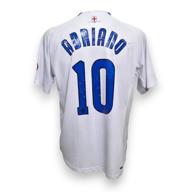 Retro maglia Inter Away 2006-07 numero 10 Adriano – nameset blu usurato dal tempo con macchie – croce di San Giorgio sul colletto