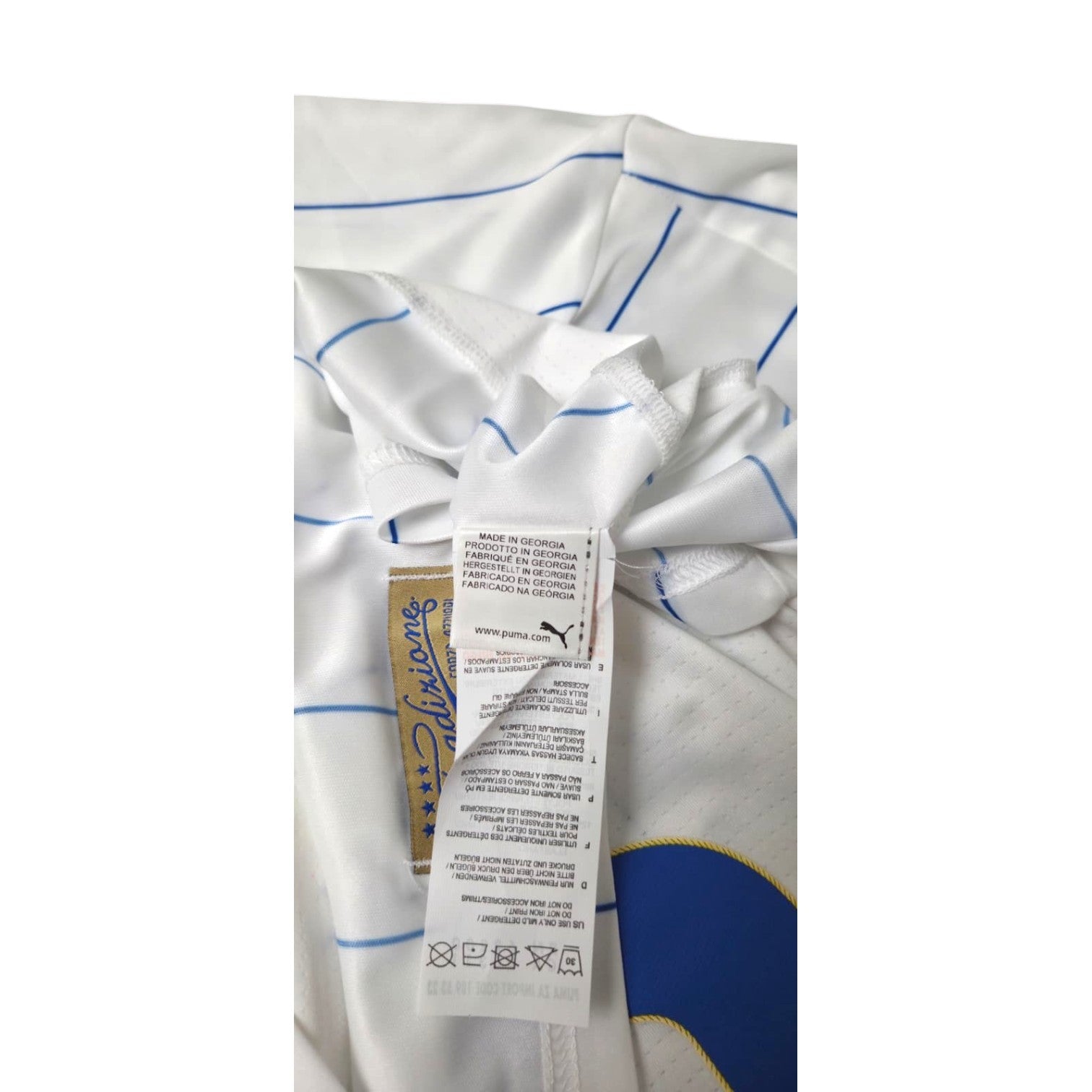 Dettaglio etichetta interna celebrativa maglia Italia 2014 Puma – Made in Georgia taglia XL