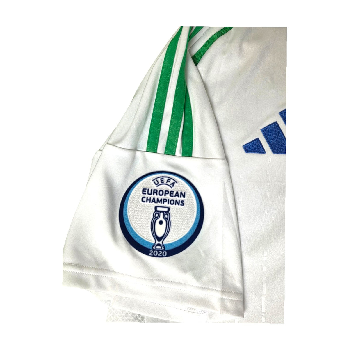 Patch UEFA European Champions 2020 sulla manica della maglia Italia Away Euro 2024