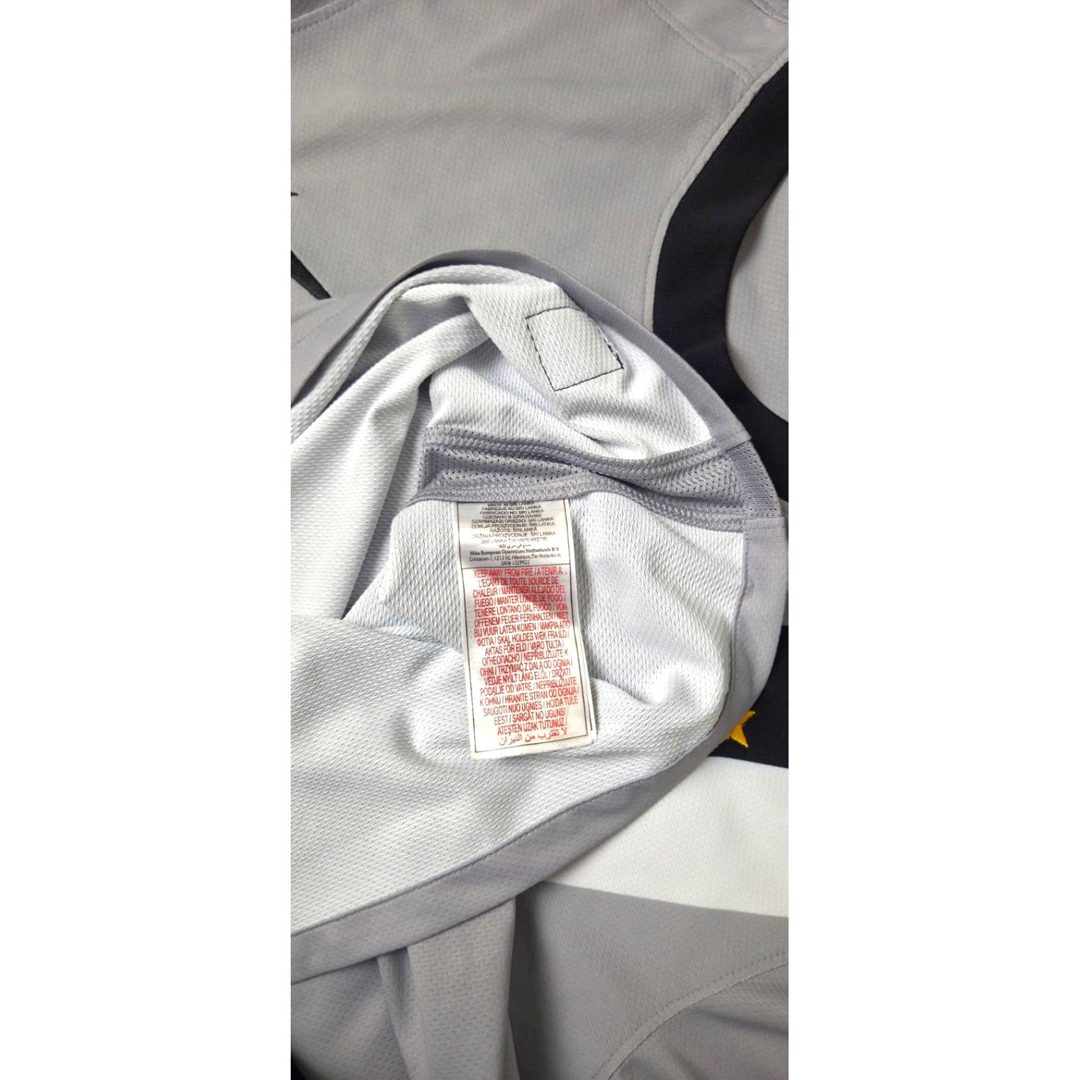 Etichetta interna maglia Juventus Away 2009-10 Nike – Made in Sri Lanka – maglia Store ufficiale bianconera