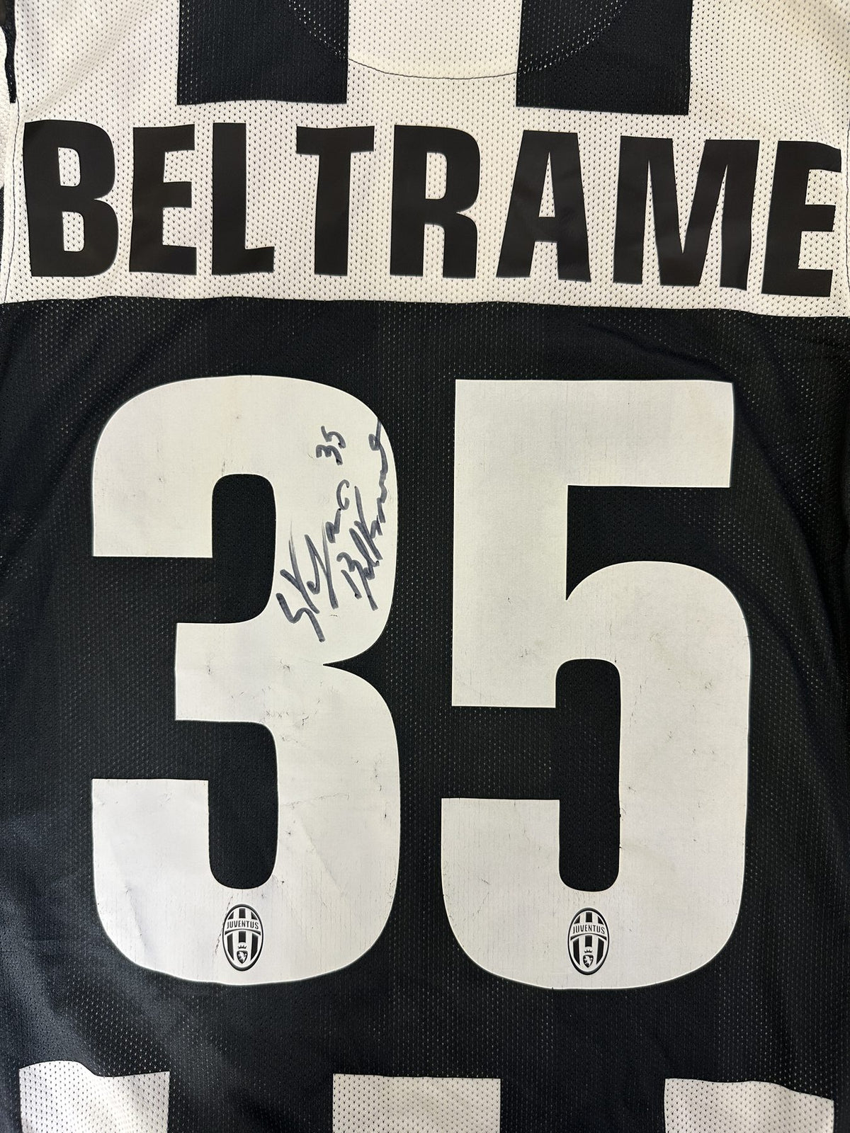 Dettaglio nameset BELTRAME e numero 35 su maglia Juventus 2012-13