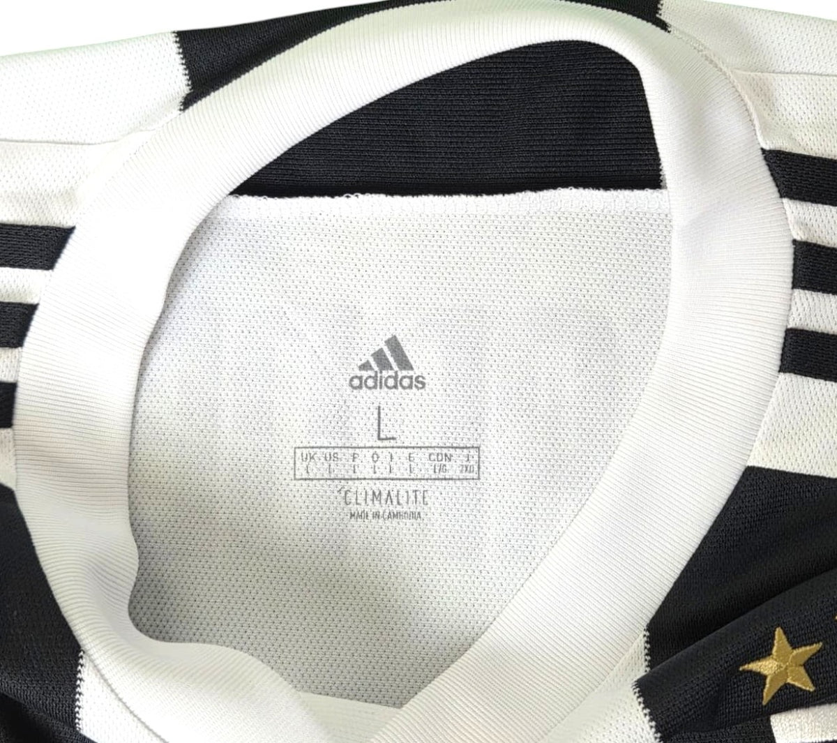 Colletto della maglia Juventus Home 2018/19 con etichetta Adidas Climalite taglia L Made in Cambodia