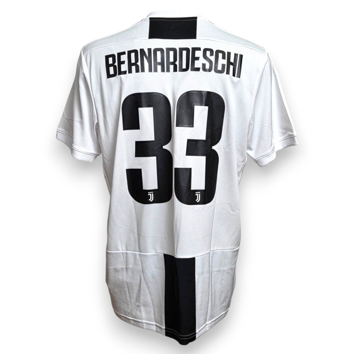 Retro maglia Juventus Home 2018/19 con nameset originale Bernardeschi 33 e striscia nera centrale
