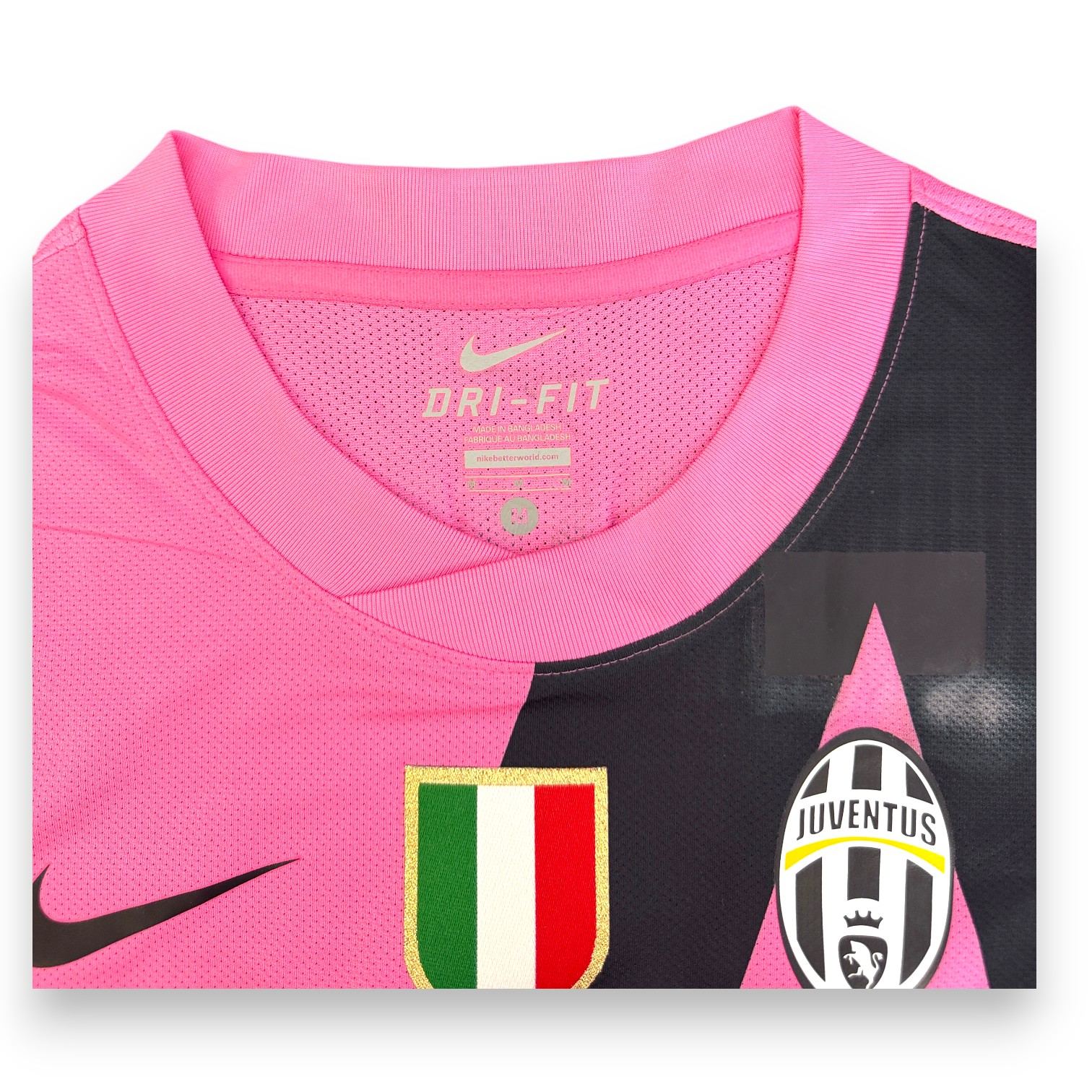 Etichetta interna maglia Juventus 2012-13 Nike Dri-Fit Made in Bangladesh taglia M Nike Better World