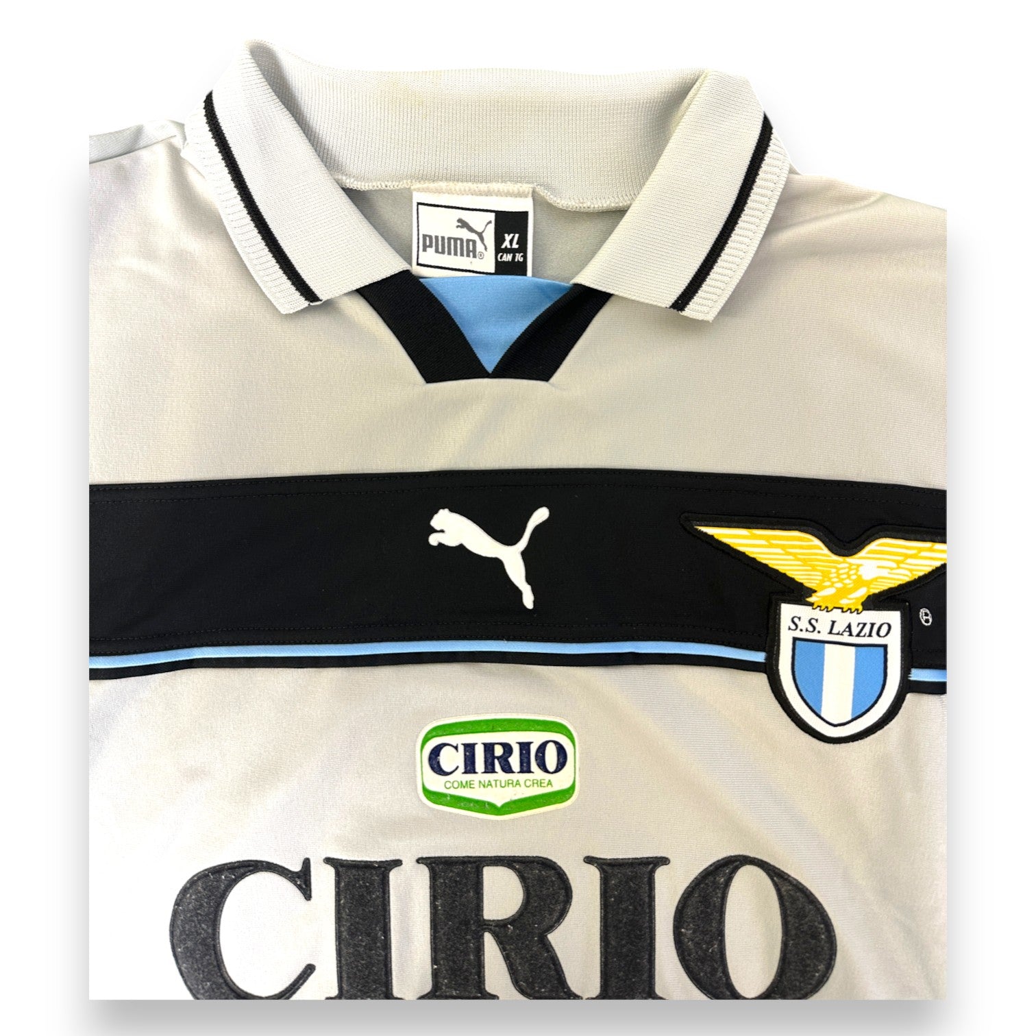 Dettaglio collo maglia Lazio Portiere 1998-99 Puma XL – stemma S.S. Lazio e sponsor Cirio