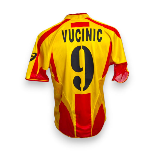 Retro maglia US Lecce Home 2005-06 numero 9 VUCINIC – Asics – Vintage Store giallorossa