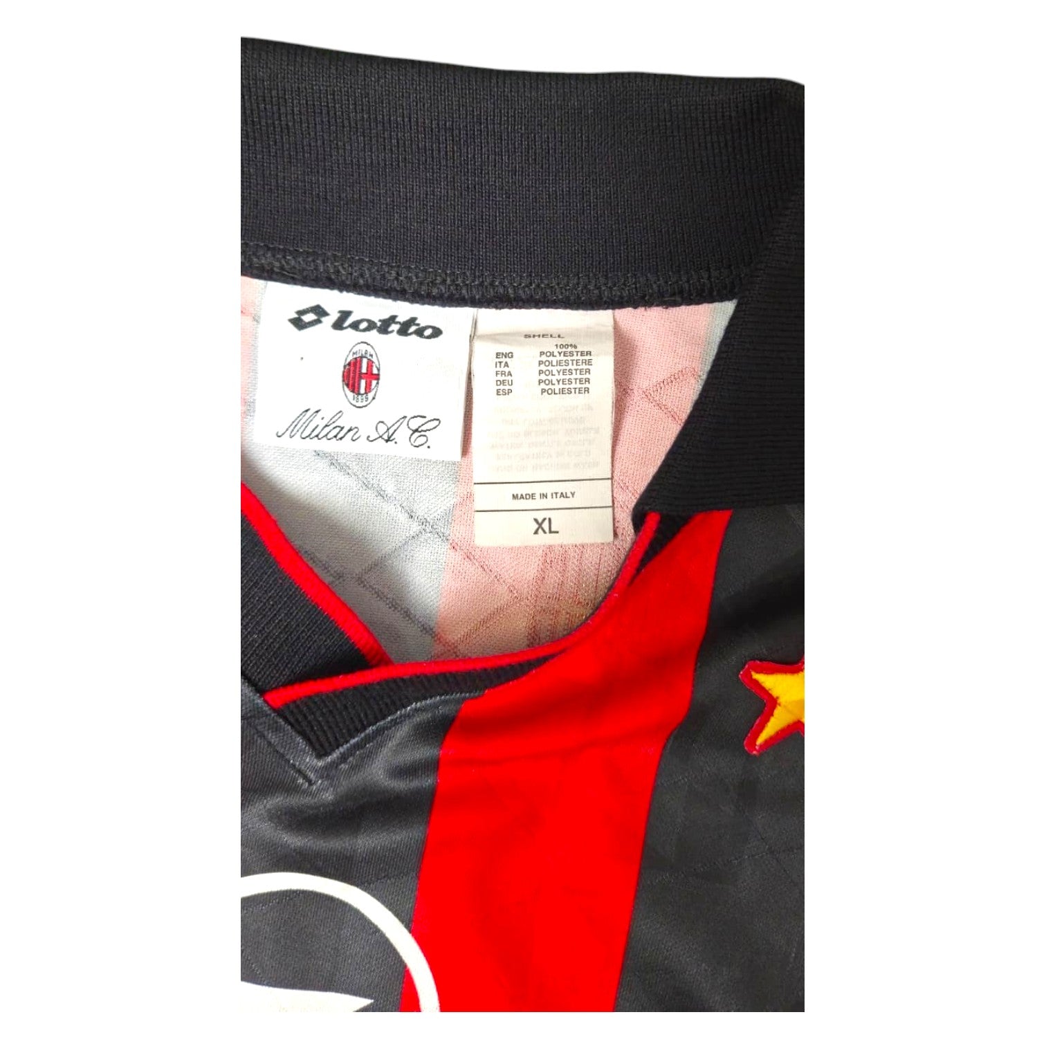 Dettaglio colletto maglia Milan 1995-96 Lotto – etichetta Milan A.C. – stemma con stella