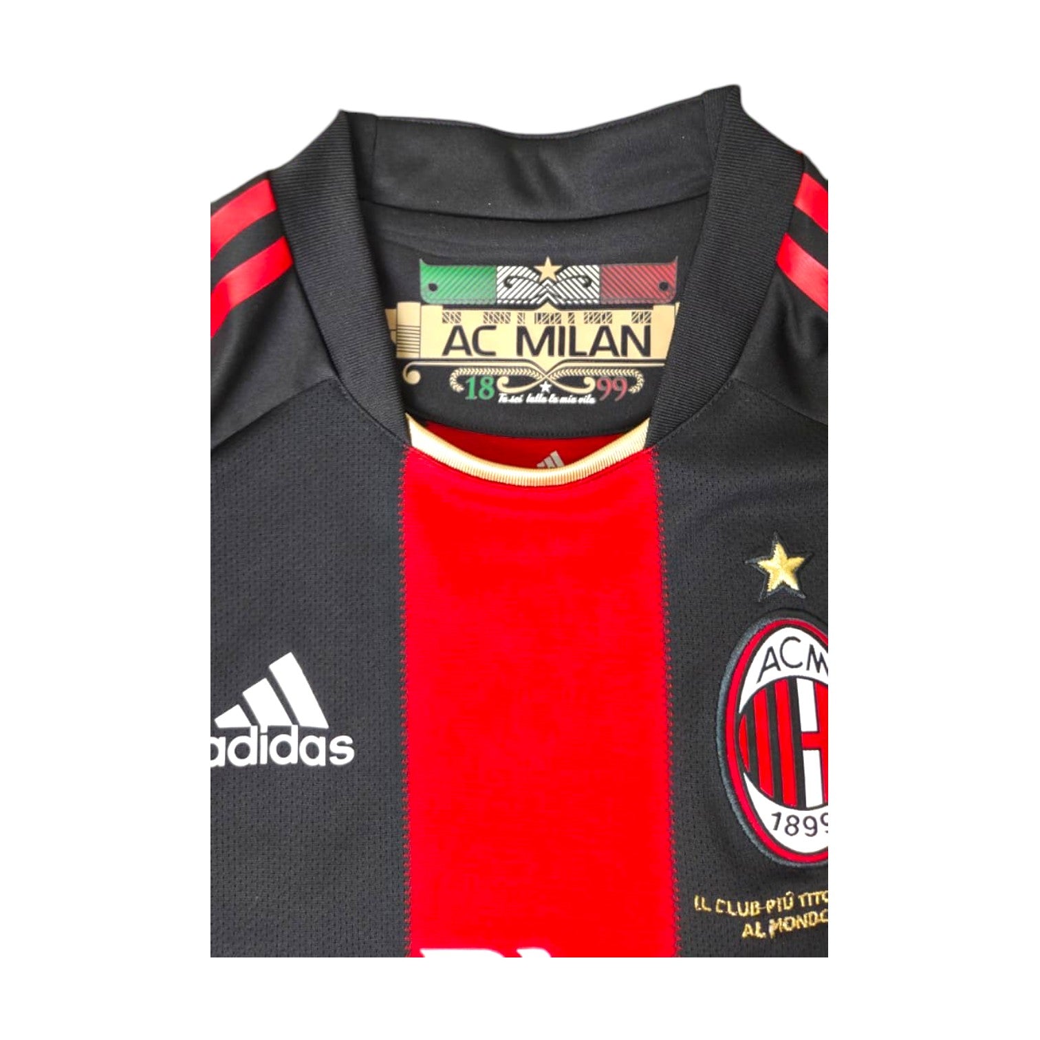 Colletto maglia Milan Home 2010-11 Adidas – etichetta AC Milan e stemma rossonero con stella