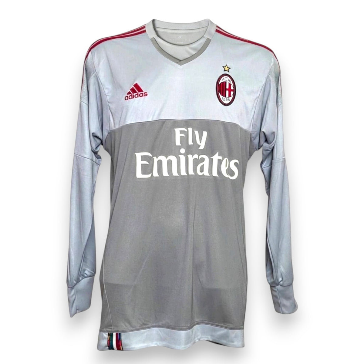 Maglia portiere Milan 2015/16 Adidas grigia a maniche lunghe con stemma, stella e sponsor Fly Emirates – fronte
