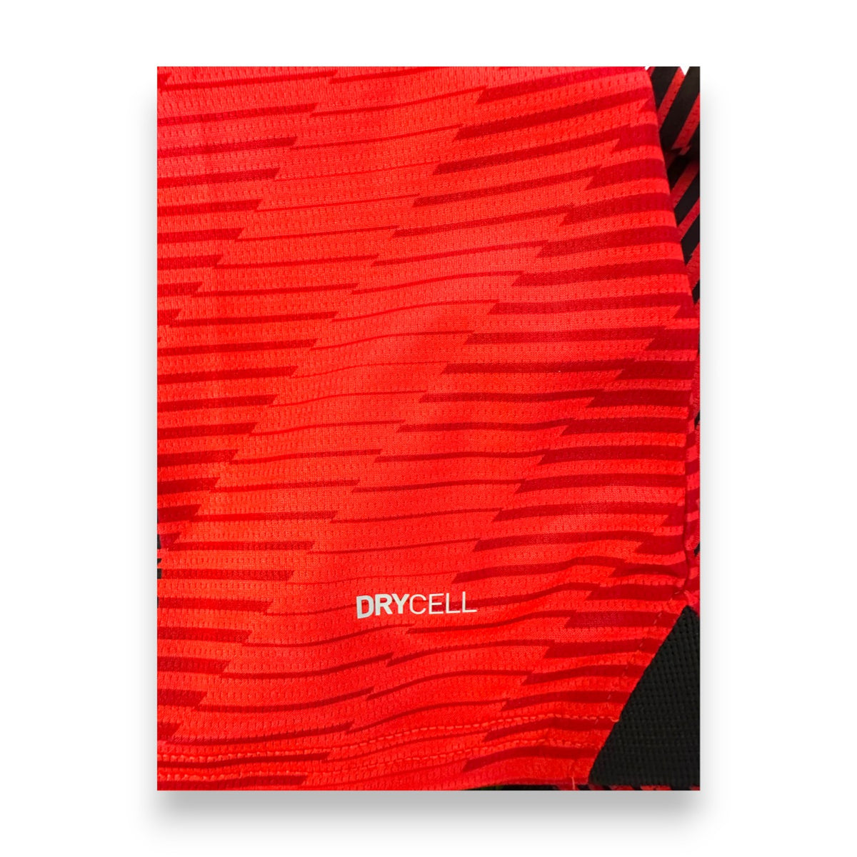 Dettaglio tessuto tecnico DRYCELL maglia Milan Home 2023-24 Puma