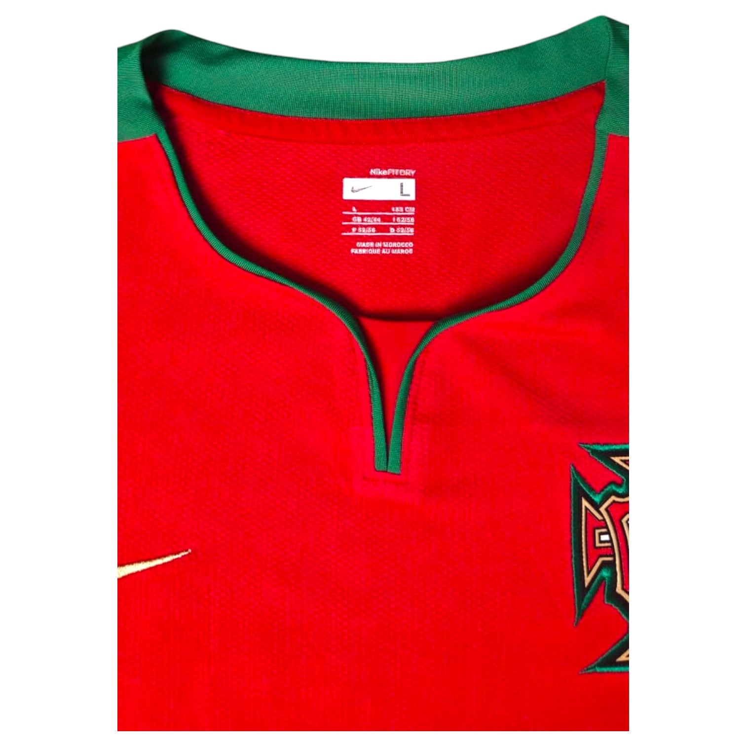 Colletto a V verde maglia Portogallo 2008 Nike – etichetta taglia L Made in Morocco e stemma FPF