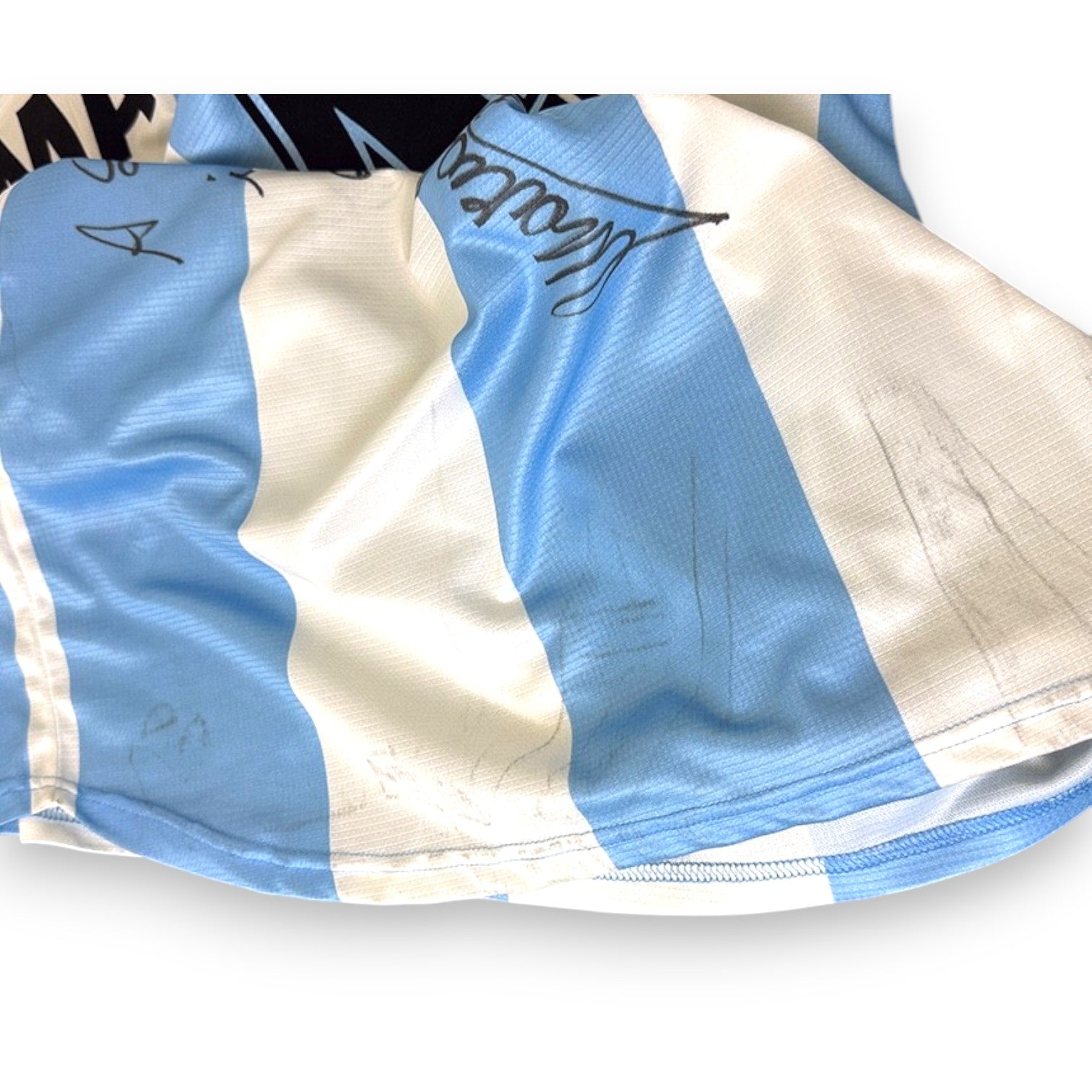Dettaglio fondo maglia SS Lazio Champions 1999-2000 Marcolin – tessuto vintage con piccoli segni di conservazione naturale – cimelio originale