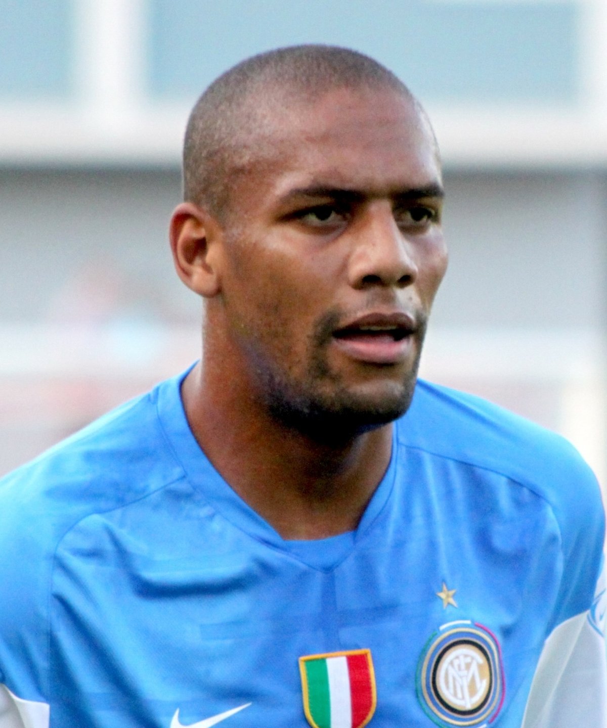 Maicon Douglas Sisenando in maglia Inter con scudetto tricolore, terzino destro brasiliano della Hall of Fame nerazzurra, vincitore del Triplete 2009-2010