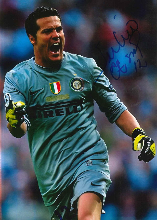 Fotografia autografata Julio César Inter portiere esultanza divisa grigia Nike Pirelli Champions League 2009-10 numero 12 – autografo originale pennarello blu – 29,5x21 cm – condizioni Excellent