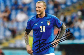 Fotografia autografata Federico Bernardeschi maglia Nazionale Italia numero 20 Puma Euro 2020 – autografo originale pennarello nero – 17x12 cm – condizioni Excellent