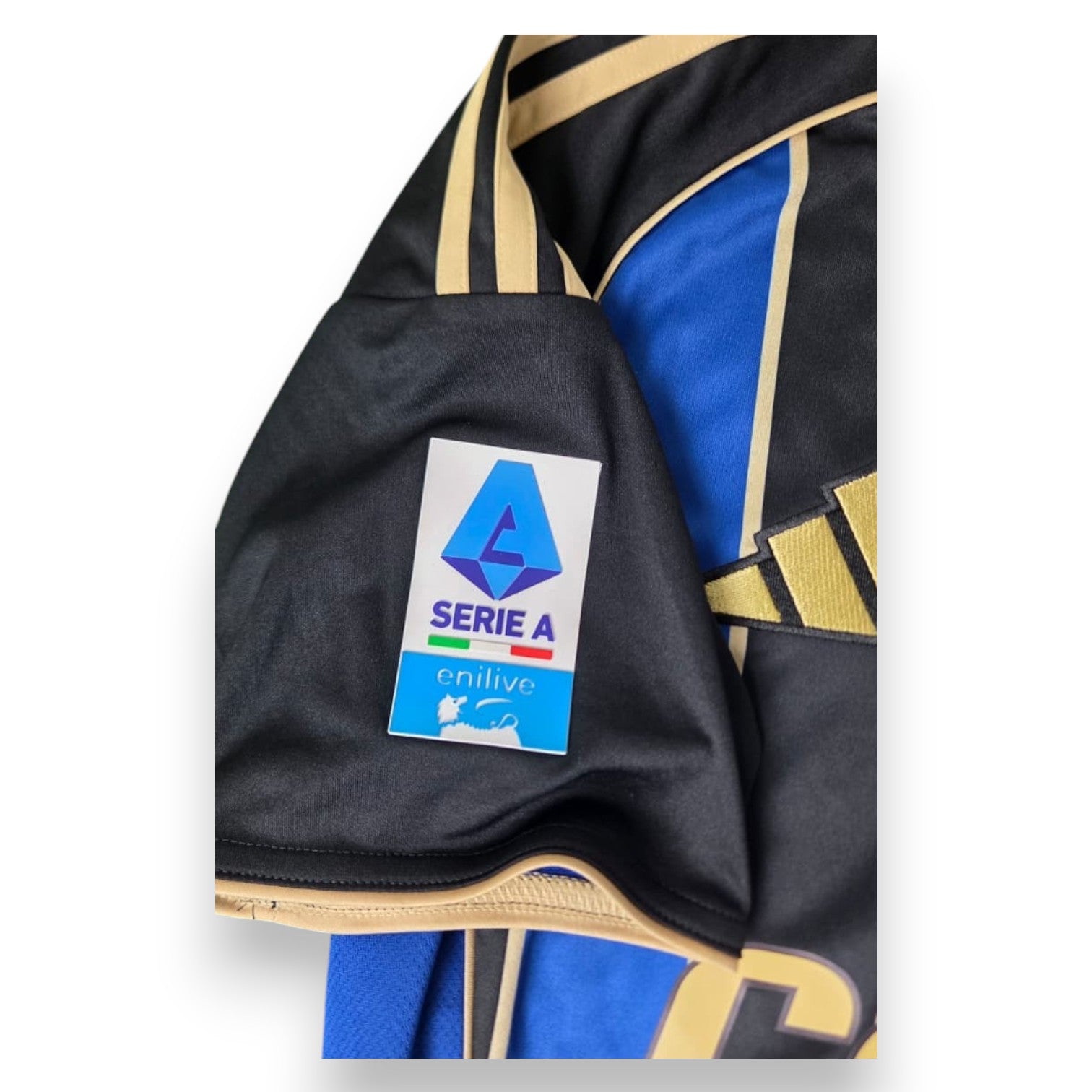 Patch ufficiale Serie A Enilive manica maglia Pisa Akinsanmiro Player Issued 2025-26