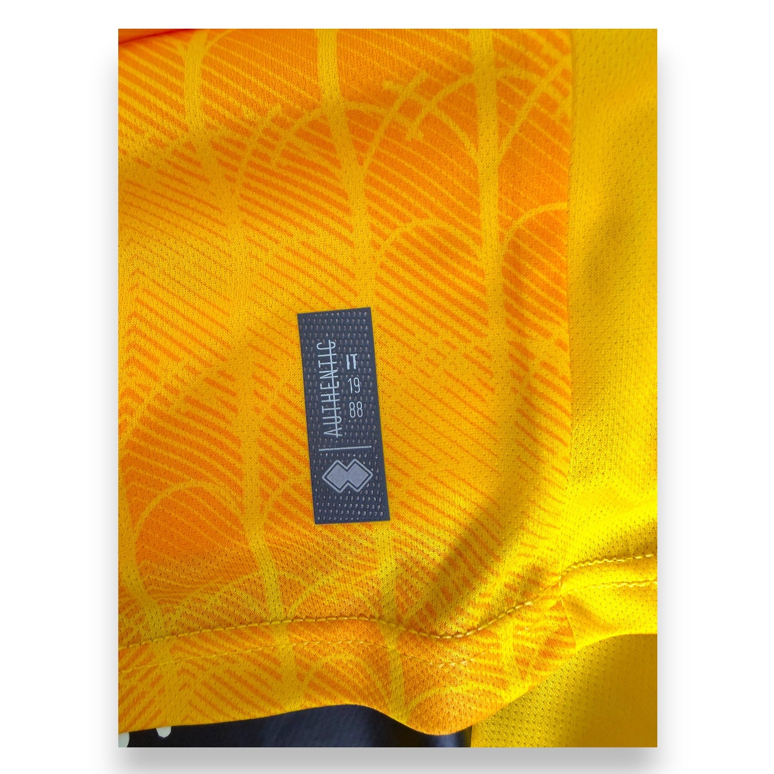 Dettaglio etichetta Authentic Player Issued maglia AS Cittadella 2024-25 Erreà – numero 10 Mirko Antonucci – Made in EU