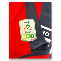 Patch ufficiale Serie BKT maglia Genoa CFC Home 2022-23 Player Issued Castore – Mattia Aramu numero 10