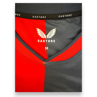 Dettaglio colletto interno Castore taglia M maglia Genoa CFC Home 2022-23 Player Issued – Mattia Aramu N.10 – stagione promozione Serie A