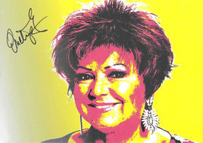 Fotografia autografata Orietta Berti illustrazione pop art serigrafica giallo e rosa – firma originale pennarello nero – 29,6x21 cm – condizioni Excellent