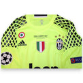 Dettaglio patch Final Cardiff 2017 Juventus FC vs Real Madrid CF e coccarda tricolore – maglia portiere Buffon Player Issued