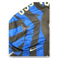 Dettaglio spalla destra maglia Inter Home 2011-12 Nike Cambiasso 19 – segni del tempo