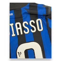 Dettaglio nome Cambiasso e scritta Inter sul retro maglia Inter Home 2011-12 Nike