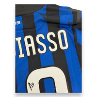 Dettaglio nome Cambiasso e scritta Inter sul retro maglia Inter Home 2011-12 Nike