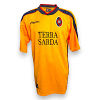 Fronte maglia Cagliari Calcio Away 2001-02 Player Issued Uhlsport – sponsor Terra Sarda – stemma Cagliari Calcio 1920