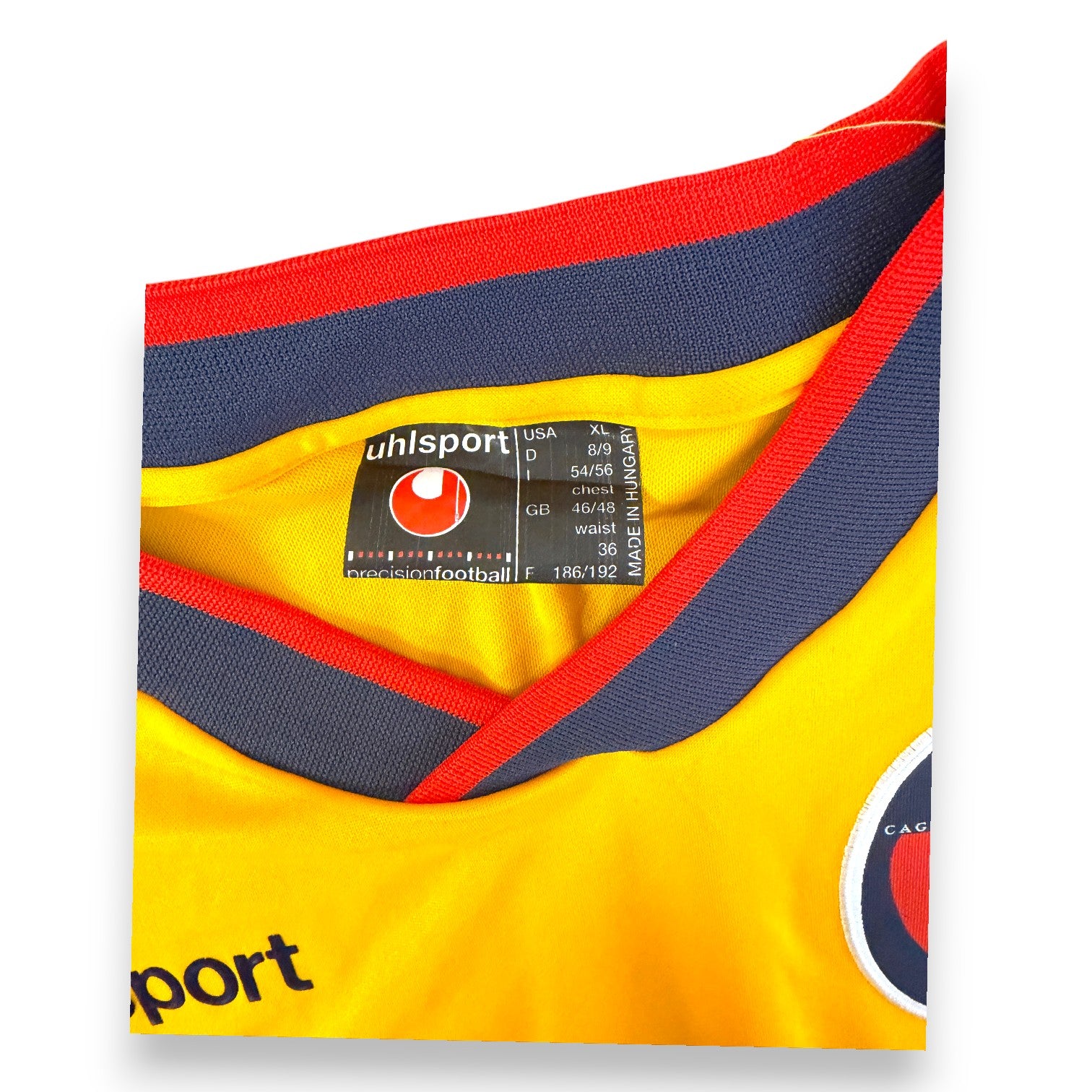 Etichetta taglia XL maglia Cagliari Calcio Player Issued 2001-02 Uhlsport – Made in Hungary – dettaglio interno