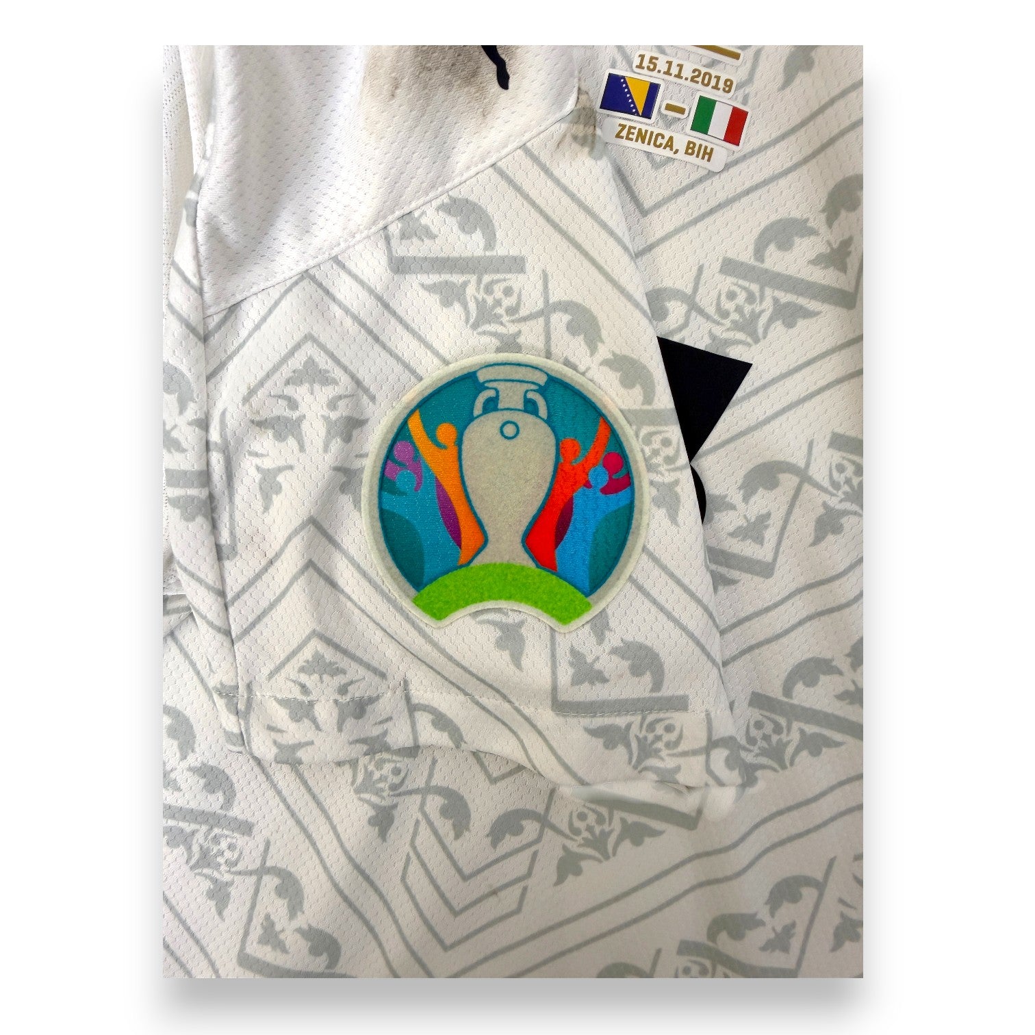 Patch UEFA Euro 2020 Qualifiers su manica maglia Italia Away Puma