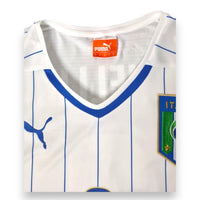 Dettaglio colletto e scudetto Italia – maglia Away 2014-15 Puma Chiellini