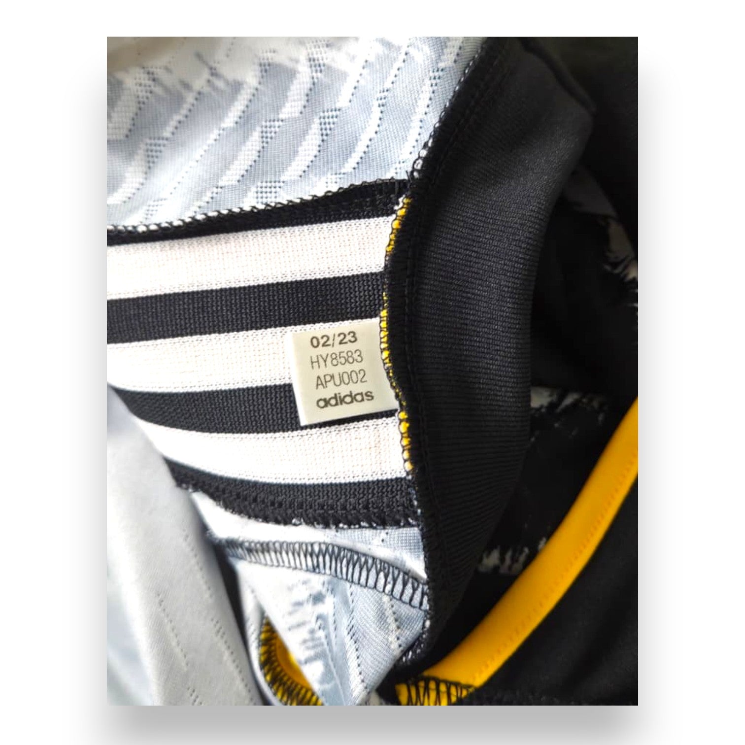 Etichetta interna Player Issued maglia Juventus 2023-24 – codice HY8583 APU002 adidas – febbraio 2023