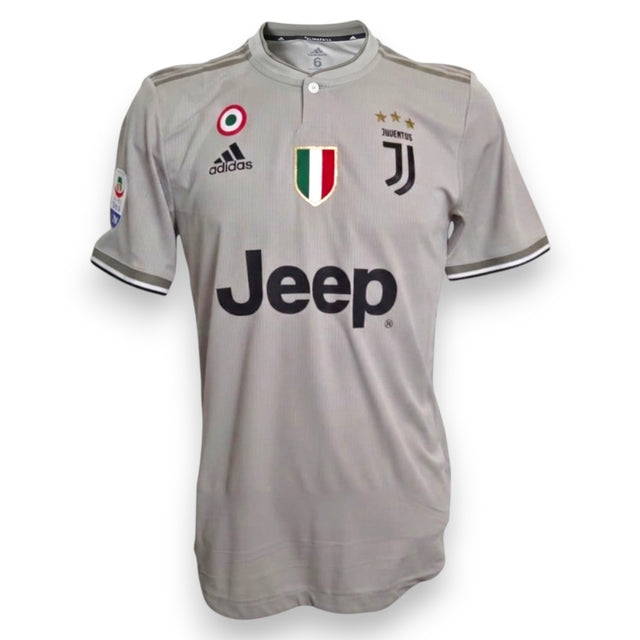 Fronte maglia Juventus Away 2018-19 Player Issued – Adidas Climachill Sesame – sponsor Jeep – patch Scudetto e Serie A TIM – taglia 6