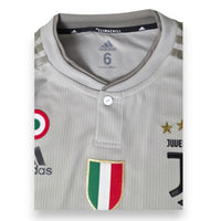 Dettaglio collo henley maglia Juventus Away Player Issued 2018-19 – Adidas Climachill taglia 6 – Made in Cambodia