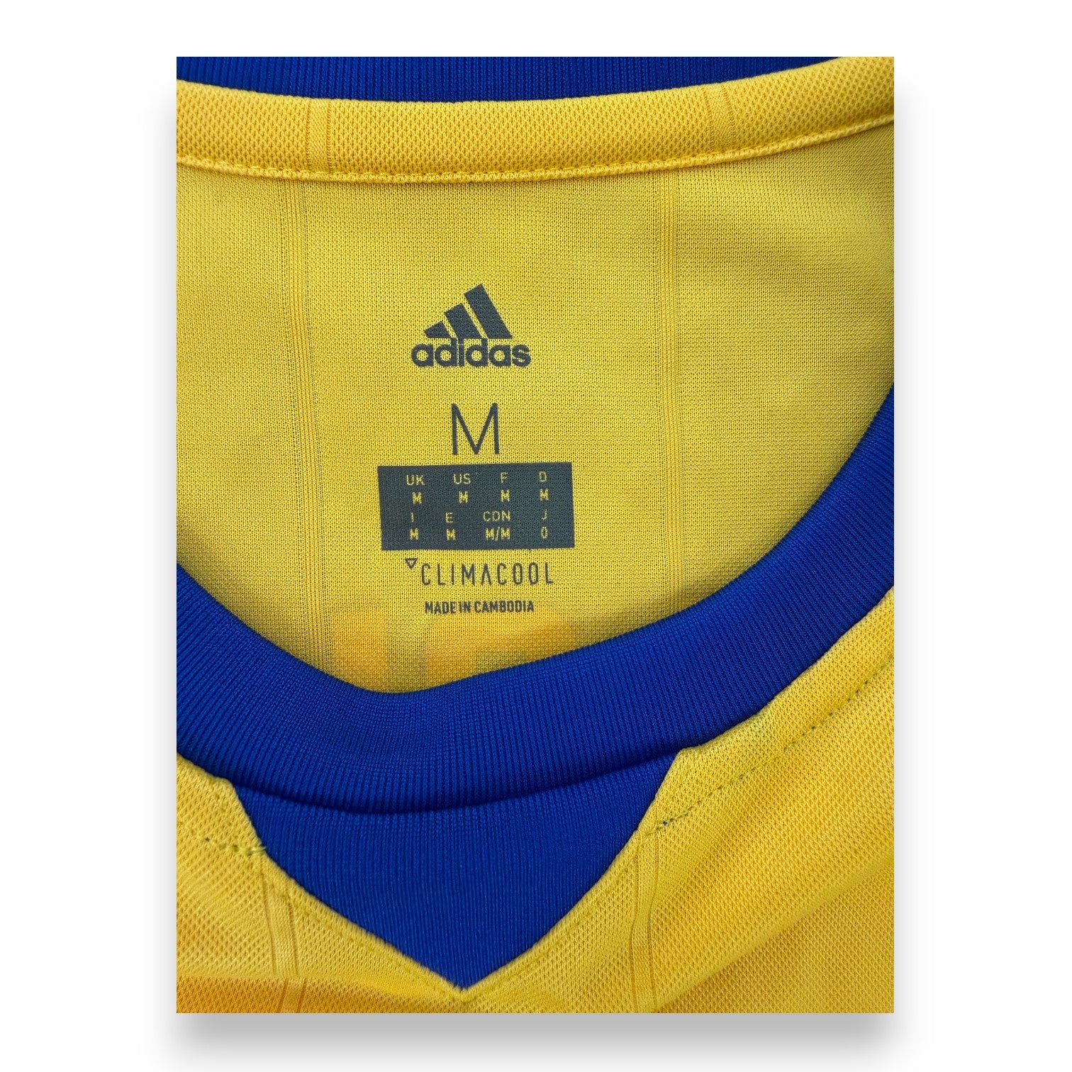 Colletto interno maglia Juventus con etichetta adidas Climacool taglia M