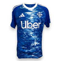 Fronte maglia Como Home 2025-26 adidas – sponsor Uber – stemma Como 1907 originale