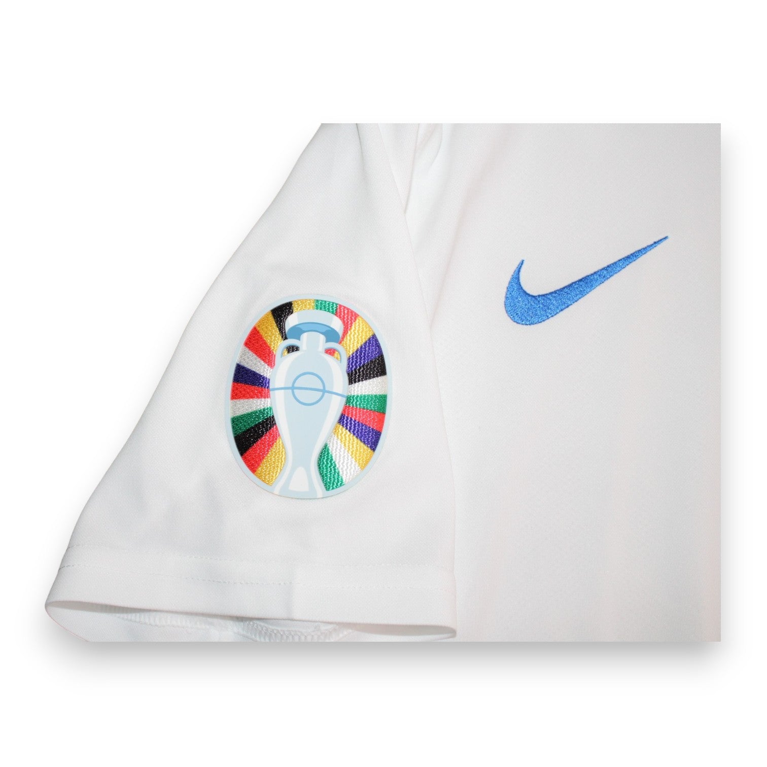 Dettaglio patch UEFA Euro 2024 Qualifying maglia Slovacchia 2023-24 – coppa multicolore – patch qualificazioni Campionato Europeo Germania 2024
