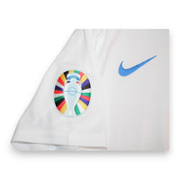 Dettaglio patch UEFA Euro 2024 Qualifying maglia Slovacchia 2023-24 – coppa multicolore – patch qualificazioni Campionato Europeo Germania 2024