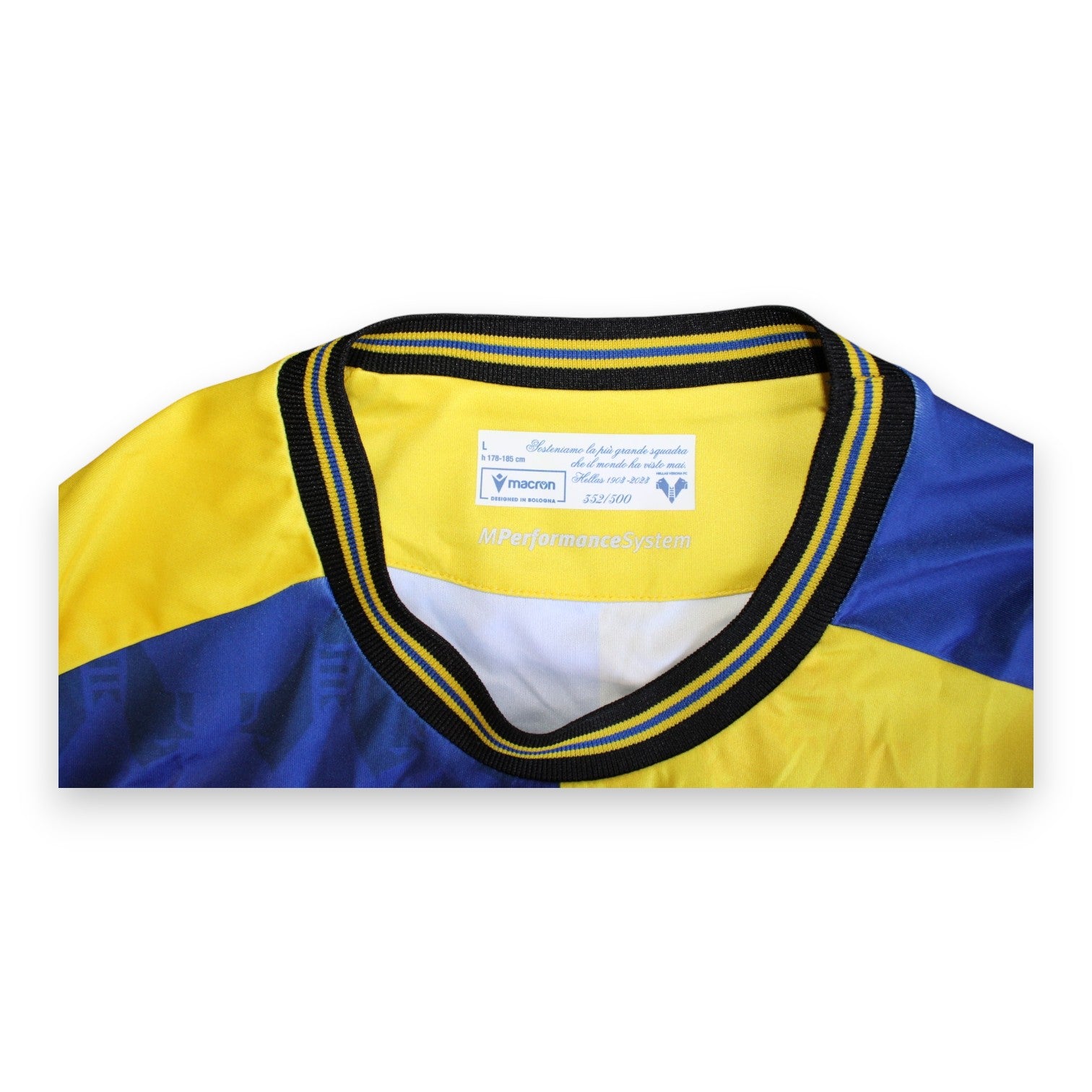 Etichetta collo interno maglia Hellas Verona Anniversary 2022-23 – Macron L – numerazione 352/500 – Hellas 1903-2023 120° anniversario – Player Issued Ondrej Duda