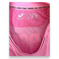 Dettaglio collo maglia Palermo 2014-15 Joma – scritta rosa come il dolce nero come l'amaro – taglia XXL