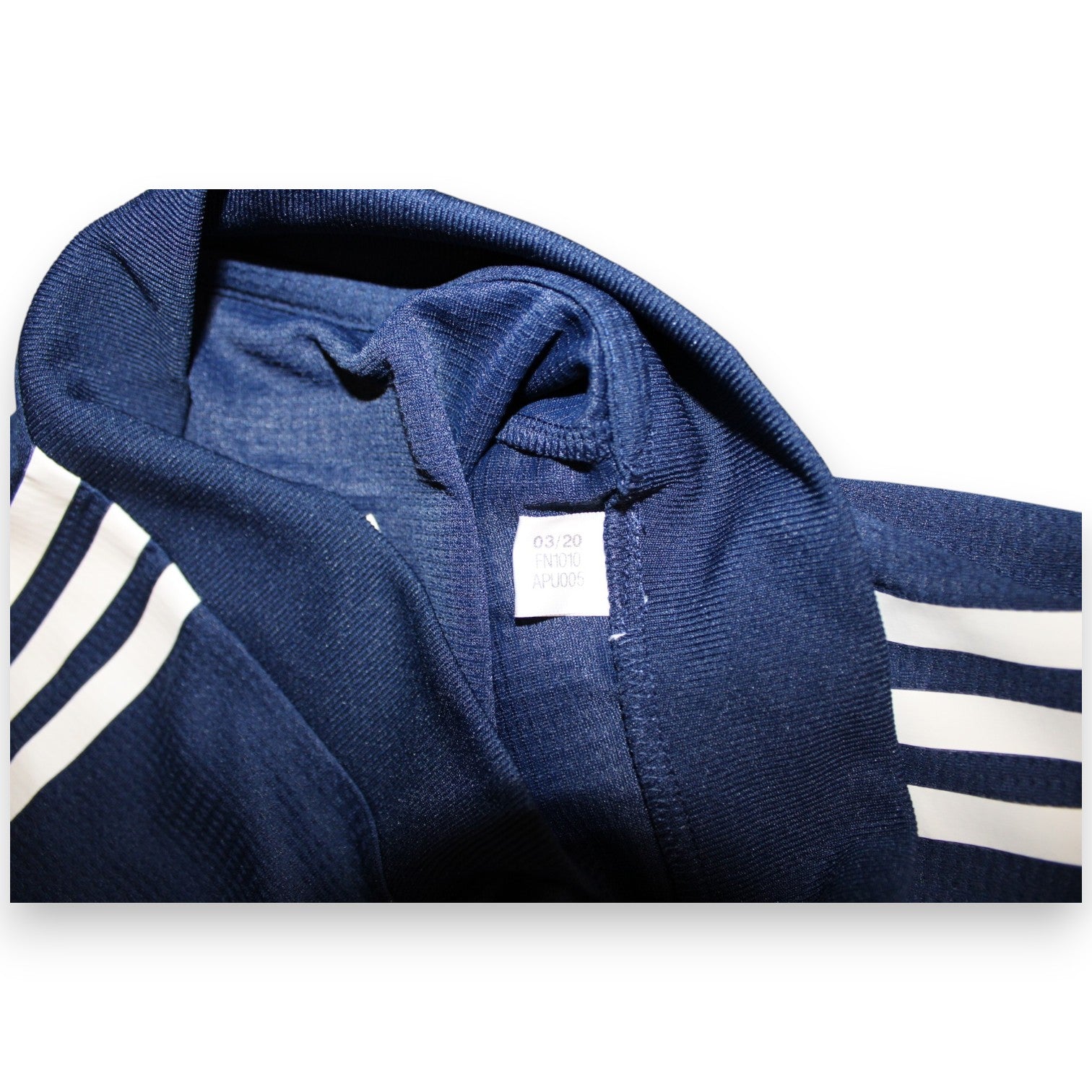 Dettaglio collo e bande brushstroke maglia Juventus Away Player Issued 2020-21 – Adidas – taglia 6