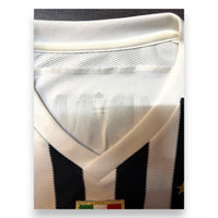 Dettaglio colletto e scudetto tricolore – maglia Juventus Home 2015-16 Adidas