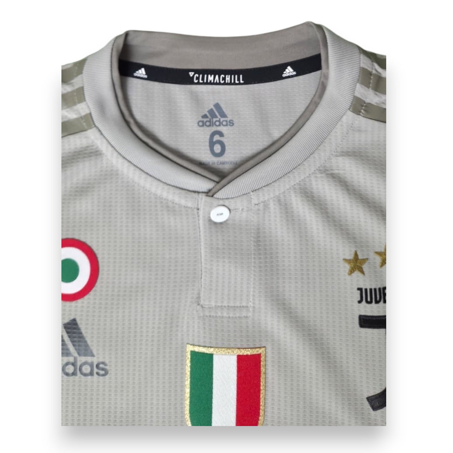 Dettaglio collo henley maglia Juventus Away Player Issued 2018-19 – Adidas Climachill taglia 6 – Made in Cambodia