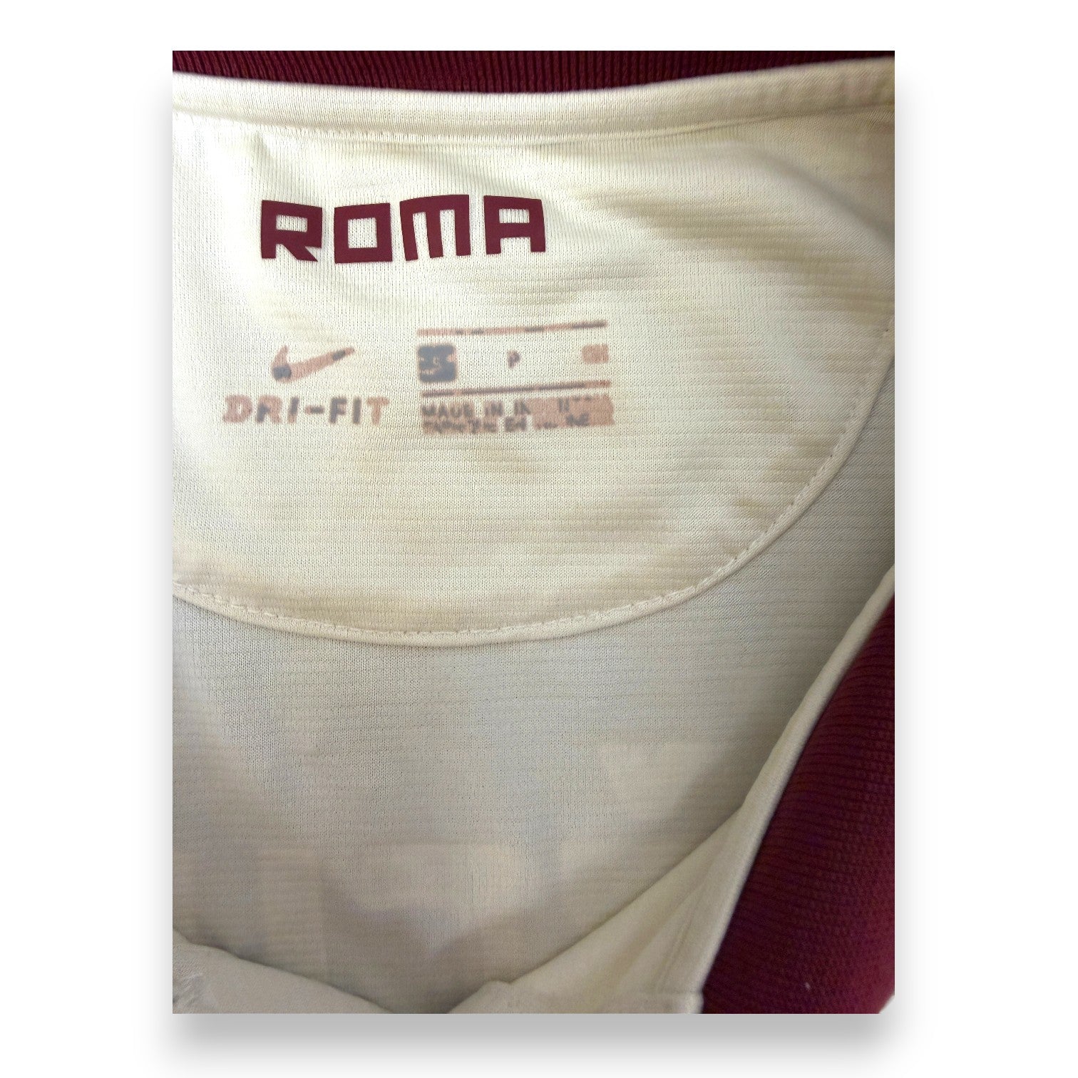 Dettaglio collo maglia Roma Away 2019-20 Nike Dri-Fit Store – scritta ROMA – taglia S
